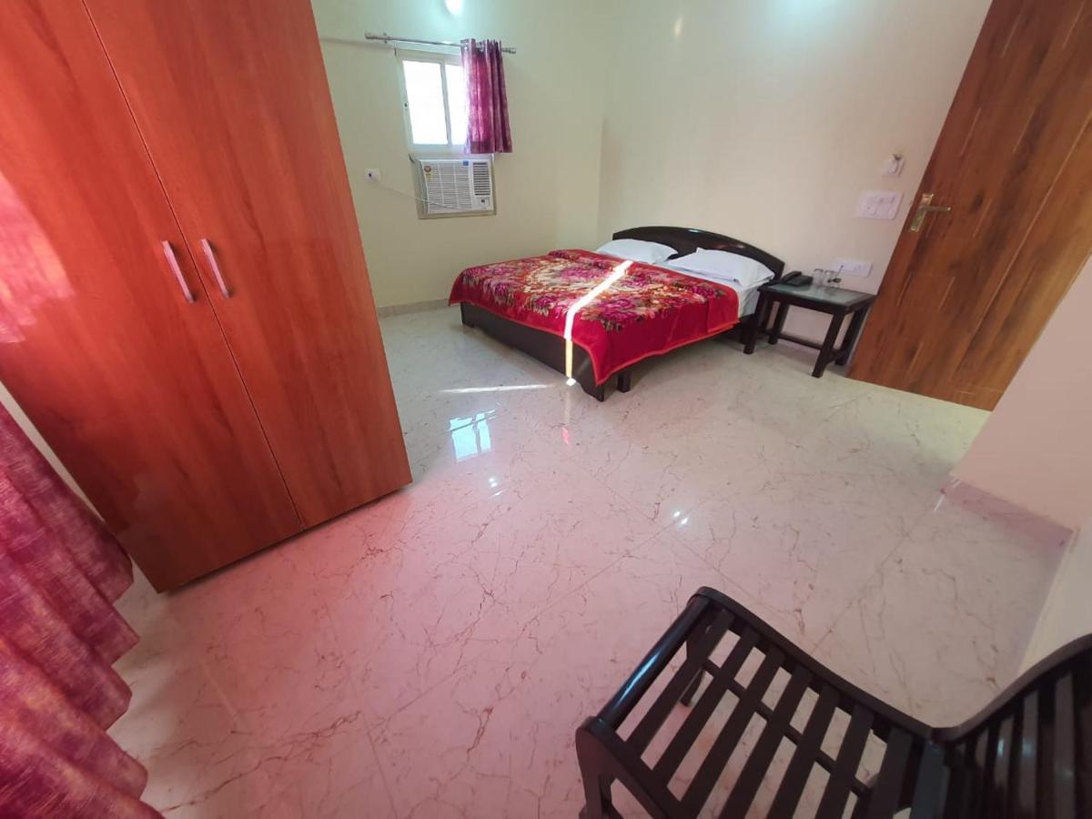 Hotel Govind Palace Rishikesh Bagian luar foto